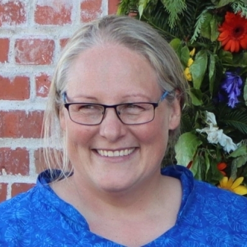 Portræt af kropsterapeut fra Merle med fokus på nærvær, tryghed og personlig behandling